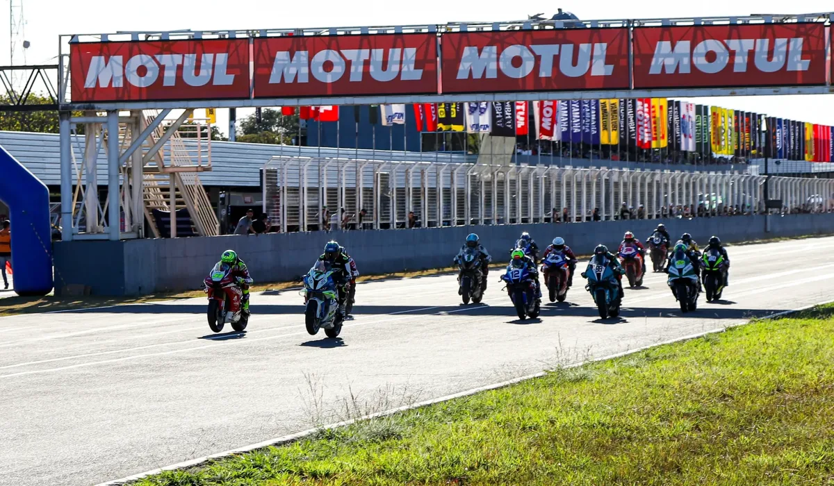 Largada da prova sprint da GP1000 by Motul em Curvelo