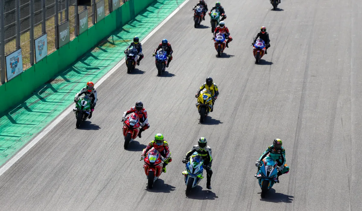 Largada fa GP1000 by Motul