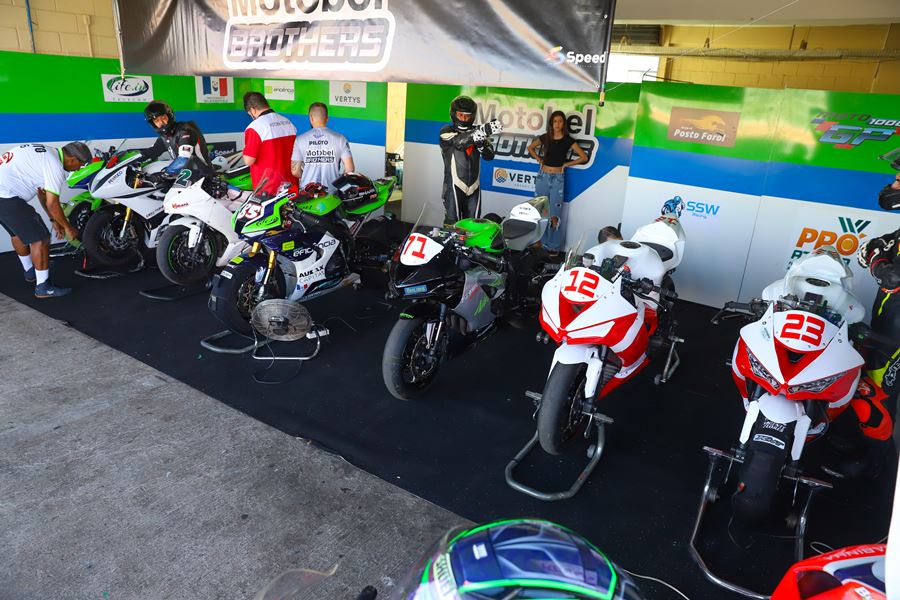 MOTO1000GP quinta feira bastidores 2024 11